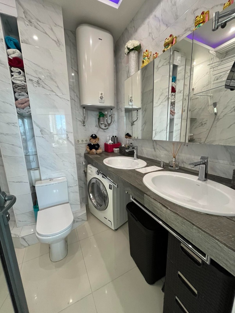 продажа трехкомнатной квартиры номер A-173288 в Приморском районе, фото номер 19